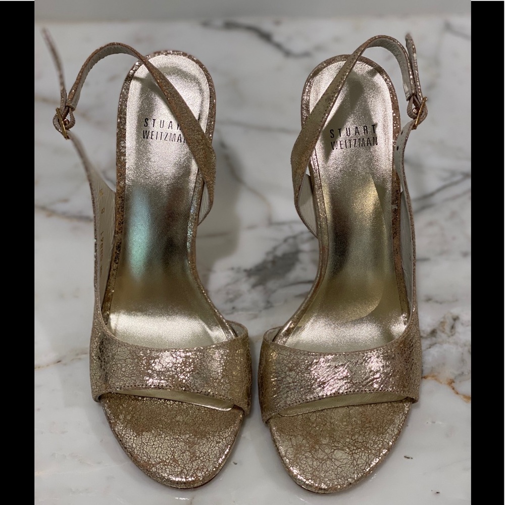 Stuart Weitzman Cracked Gold Leather Sandal Size 8 - Picture 1 of 11